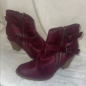 Shoe Dazzle Maroon Ankle Booties